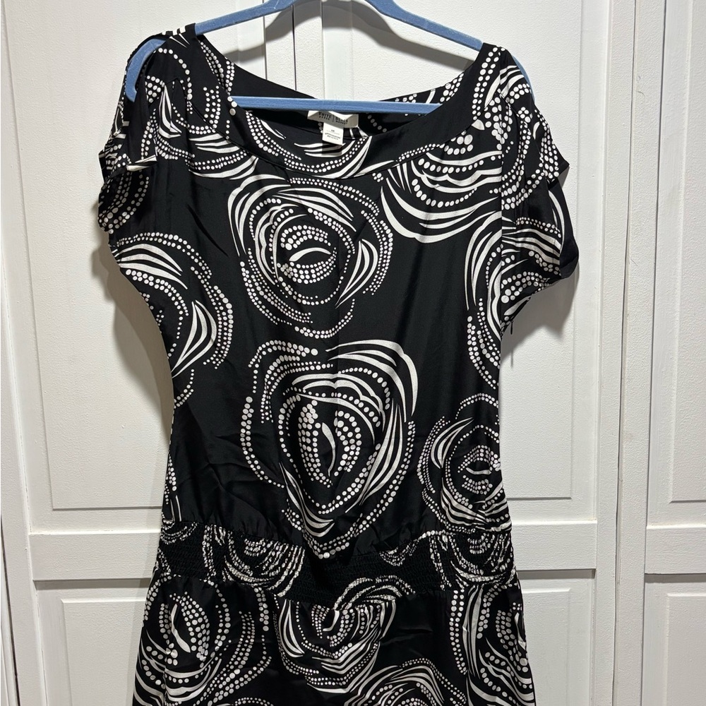 White House Black‎ Market Monochrome Swirl Shirt Size Medium